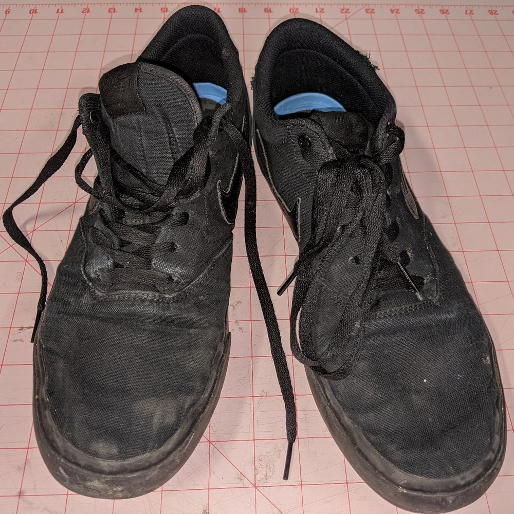 NIKE SB CHARGE Men's Skate Sneaks 13 Black Canvas